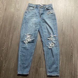American eagle ripped relaxed mom jeans 👖